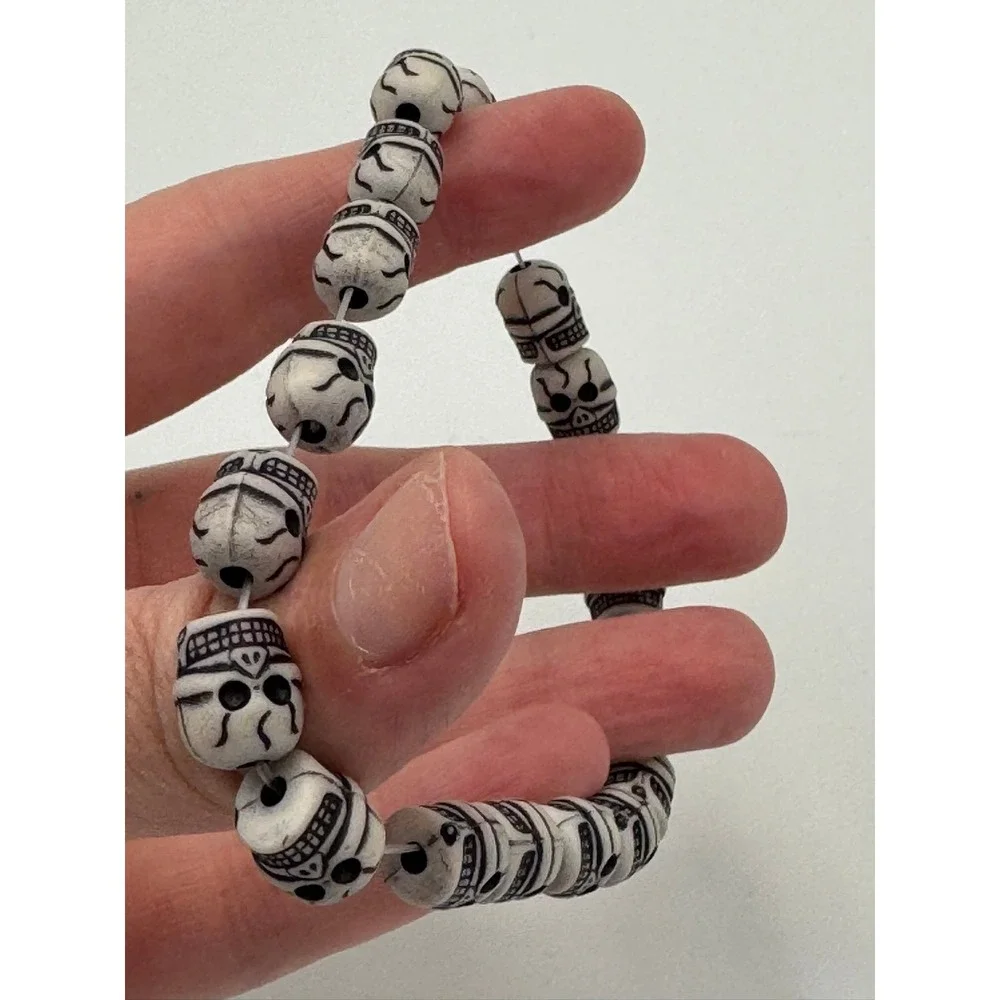 Unbranded Carved Skull Bead Stretch Bracelet White Black Gothic Tribal Style